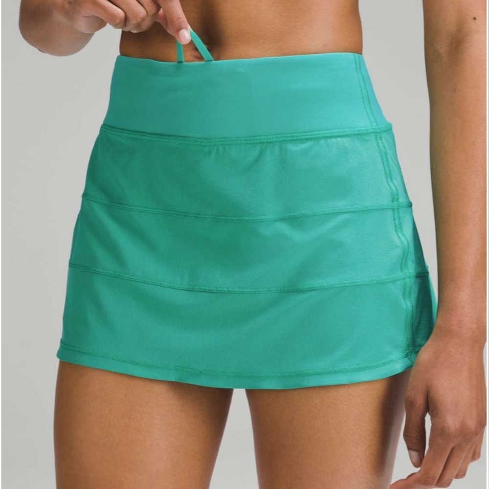 Lululemon Pace Rival MR Skirt size 8 in Kelly Green